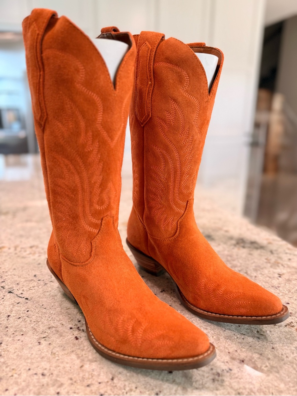 Stunning Dingo Burnt Orange Suede Boots NWT - Picture 3 of 15